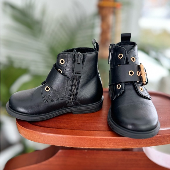 VERSACE Baby Girls Golden Buckle Boots in Black - size EUR22/US6 - Picture 4 of 10